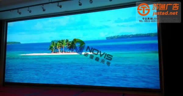 户外LED全彩显示屏制作流程:1.插灯 2.焊锡 3. A.塑胶套件的安装3B.驱动板 4.灯板与驱动板的焊接 5.校板 6.检测 7.固定灯板 8.上架箱体 9.测试,电脑调试